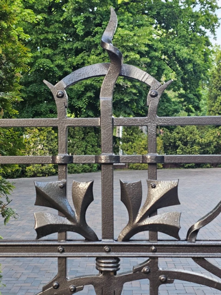 Кованые листья — собственная матрица